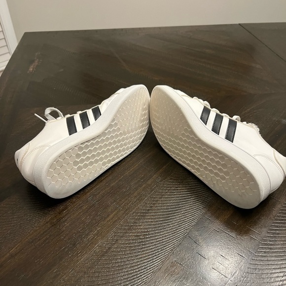 Adidas- USA size 5.5 - Picture 4 of 8